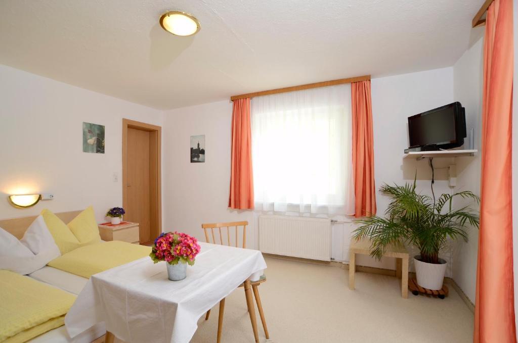 Haus Gamsblick Otel Umhausen Oda fotoğraf
