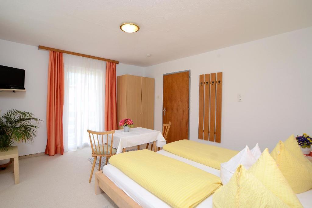 Haus Gamsblick Otel Umhausen Oda fotoğraf